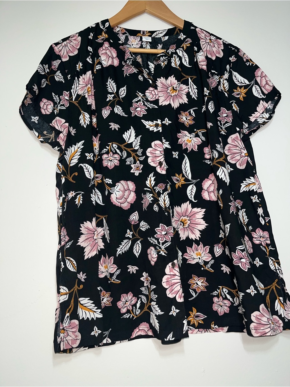 Old Navy Black Button-Front Floral Short Sleeve Top
